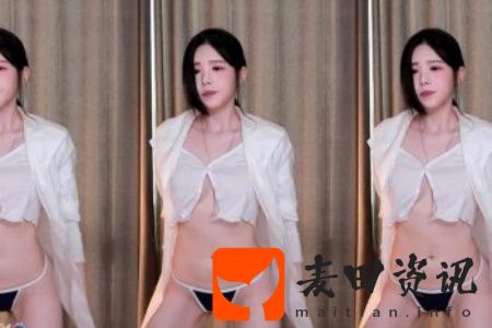 小舞被❌脱脱内内打扑克3D动漫：异世界的卡牌对决与友谊的交织