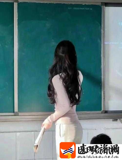 美女老师与学生一同趣味拔萝卜的欢乐时光