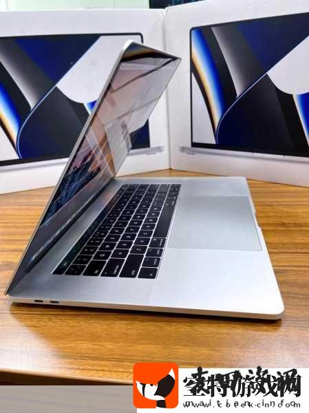 18岁MacBook