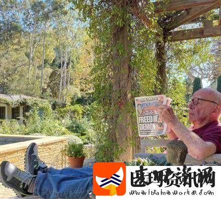 父亲有力挺送女儿的花园