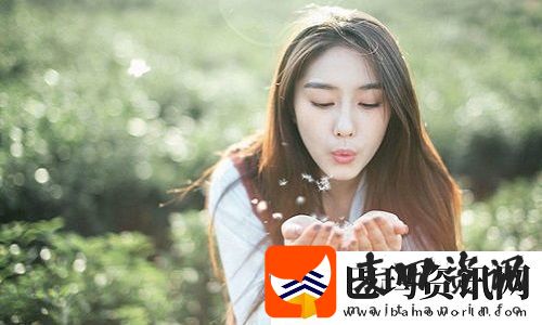 几个装修工人把我压在茶几