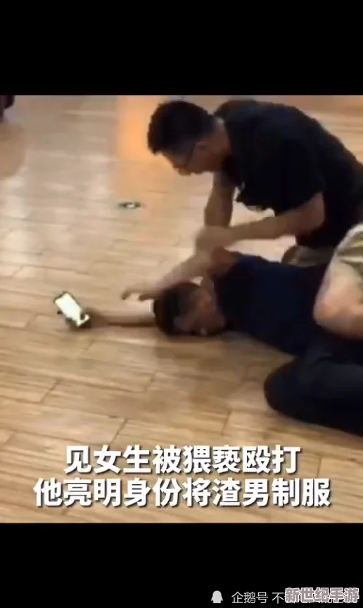 震惊！扒开白嫩小男生屁股h